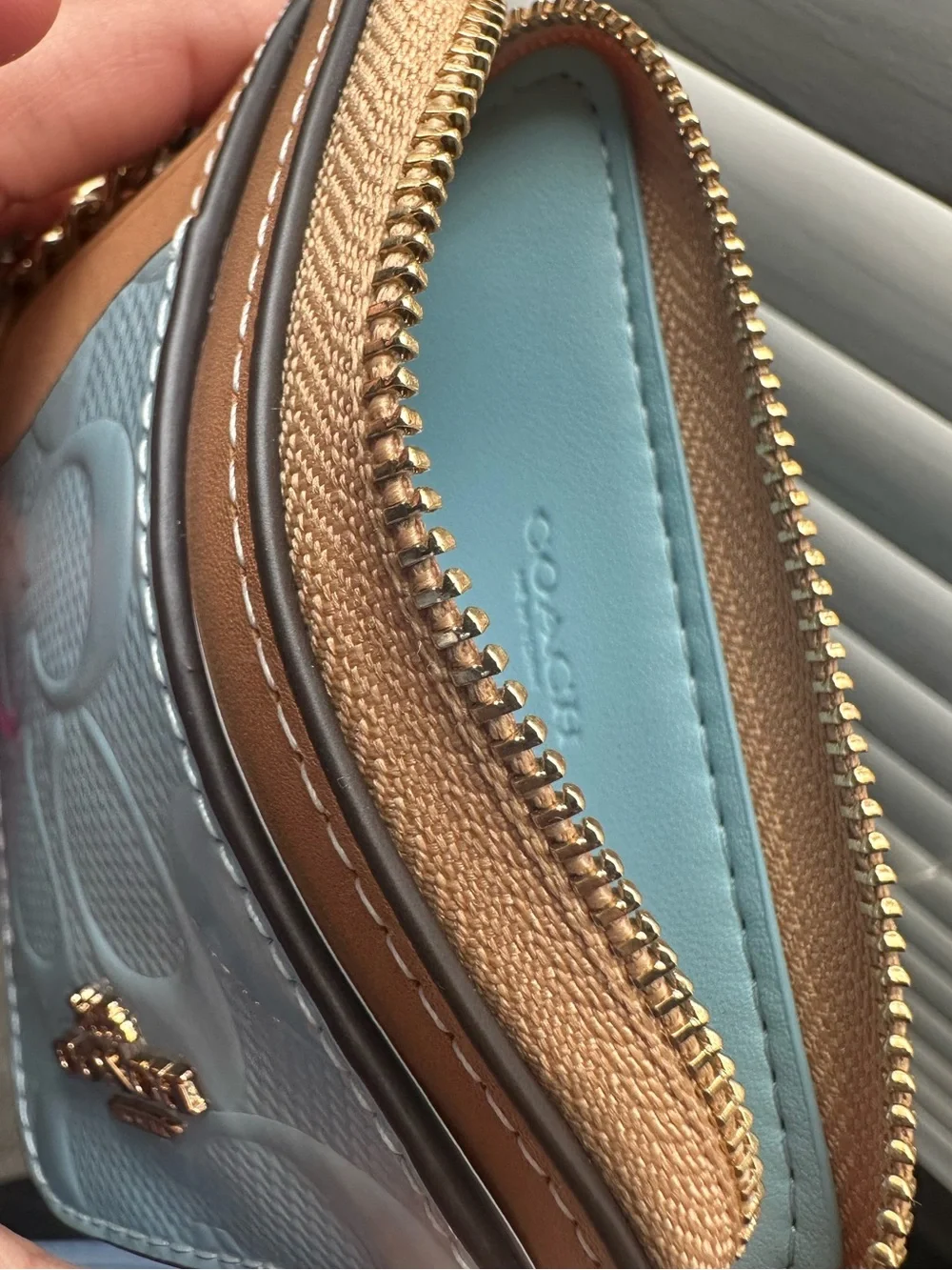 New COACH Zip Card Case Light Blue & Tan Signature Wallet with Gold Chain